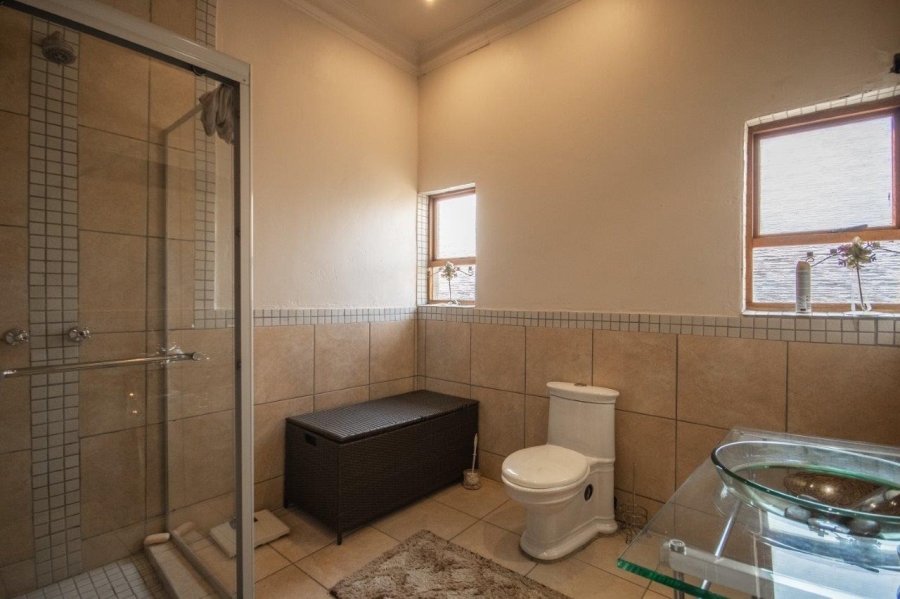 5 Bedroom Property for Sale in Birdwood Estate North West